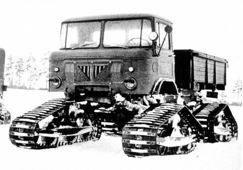 Опытный снегоход на базе ГАЗ-66 с резино-металлической гусеницей